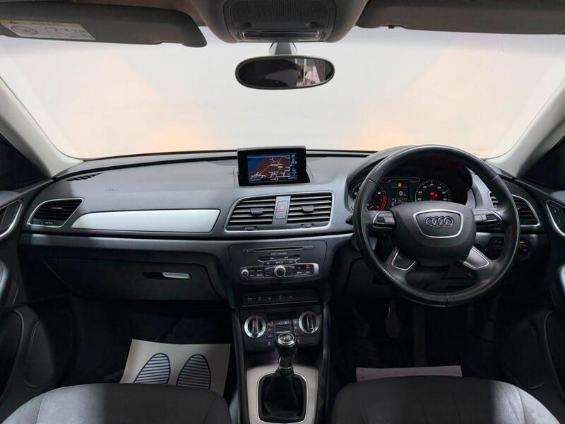 Audi Q3 view 4