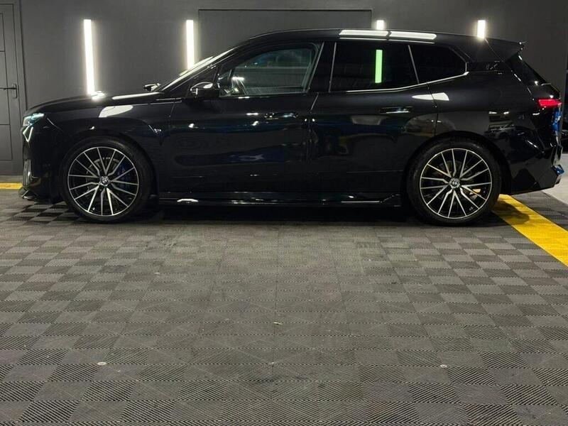 BMW Ix view 4