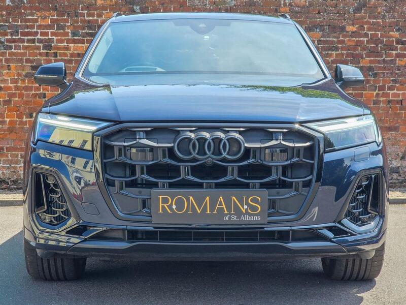 Audi Q7 view 4