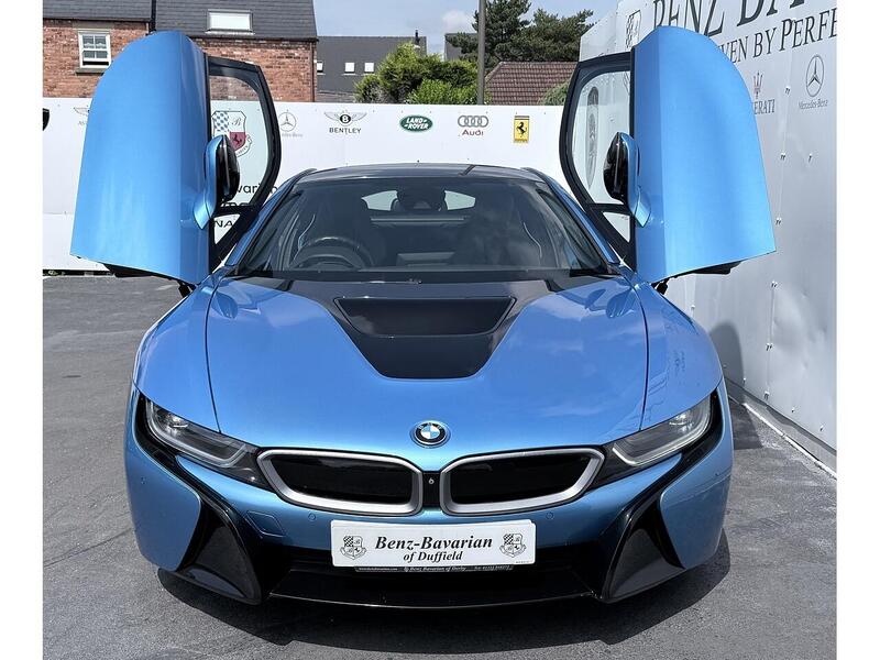 BMW I8 view 3