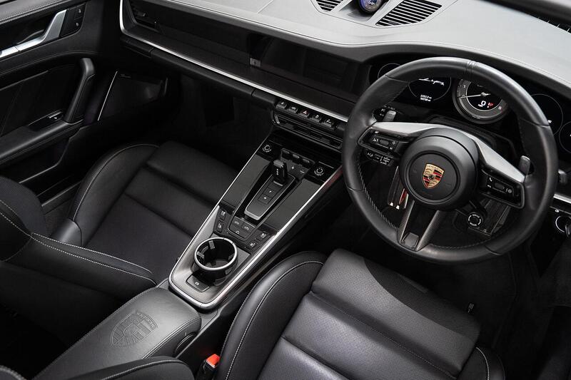 Porsche 911 view 4