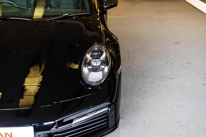 Porsche 911 view 4