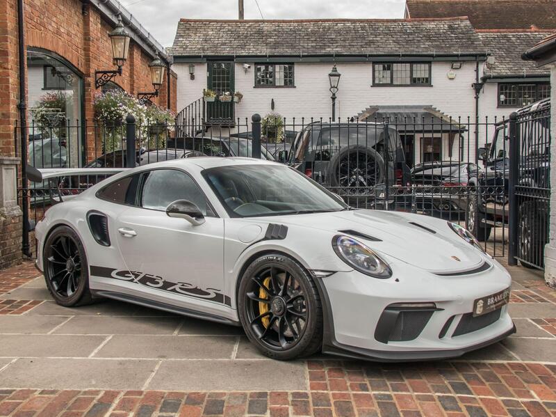 Porsche 911 view 4