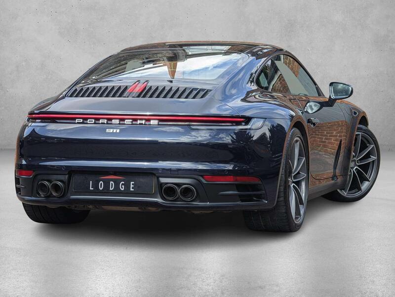 Porsche 911 view 7