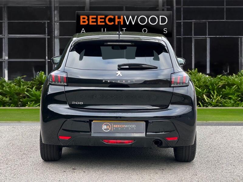 Peugeot 208 view 5