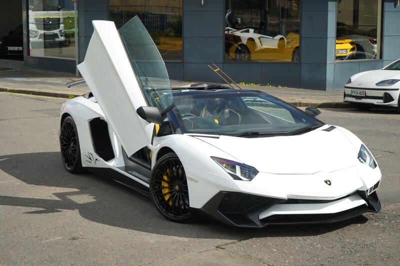Lamborghini Aventador view 5