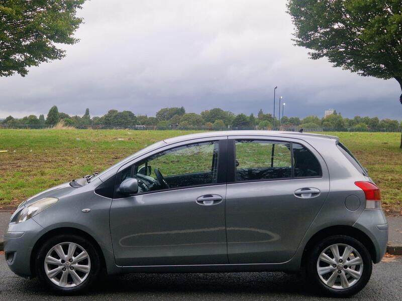 Toyota Yaris view 4