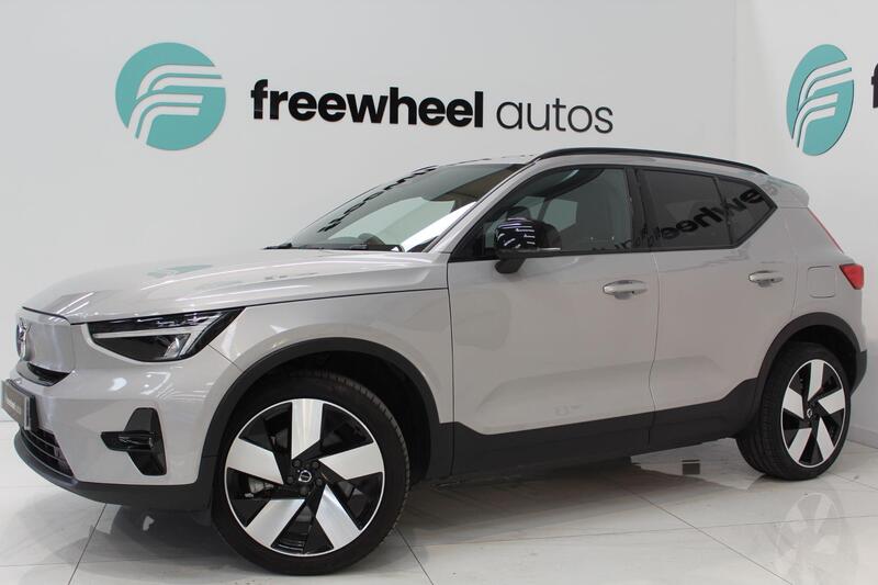 2024 VOLVO XC40