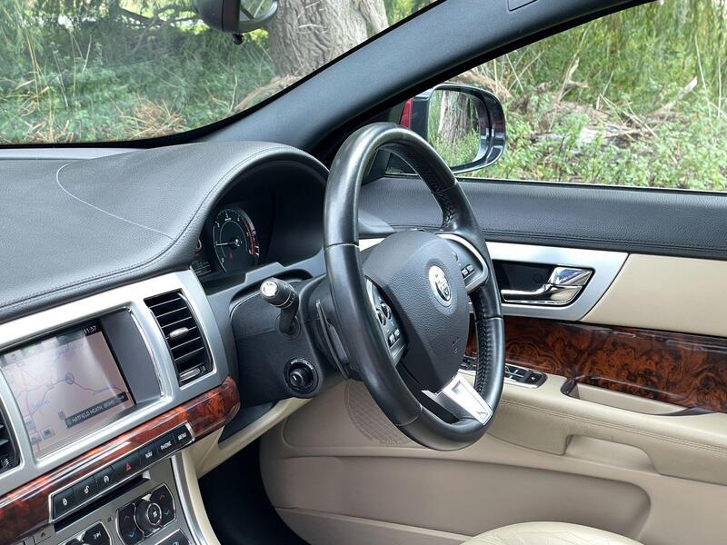 Jaguar XF view 29
