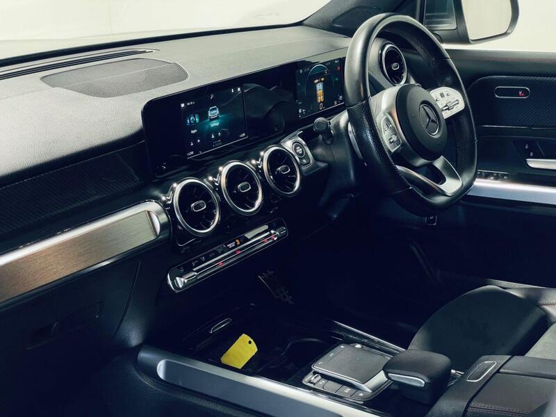 Mercedes-Benz Mercedes-Benz GLB view 4