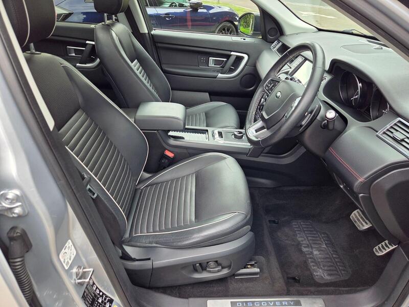 Land Rover Discovery Sport view 5