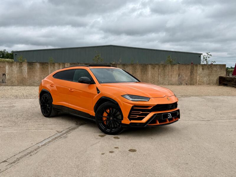 Lamborghini Urus view 7