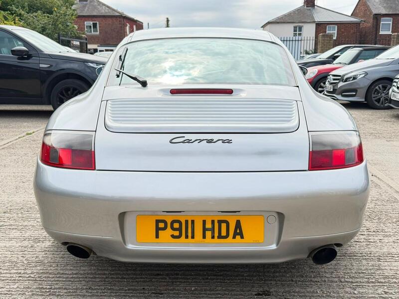 Porsche 911 view 4