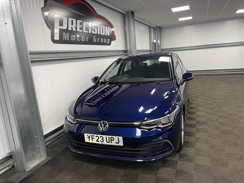 Volkswagen Golf view 4