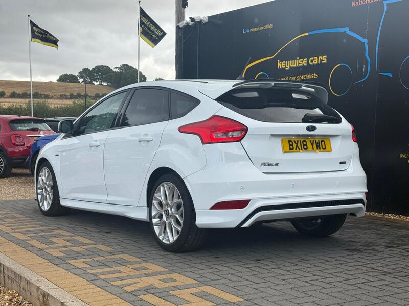 Ford Focus view 3
