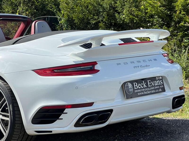 Porsche 911 view 5