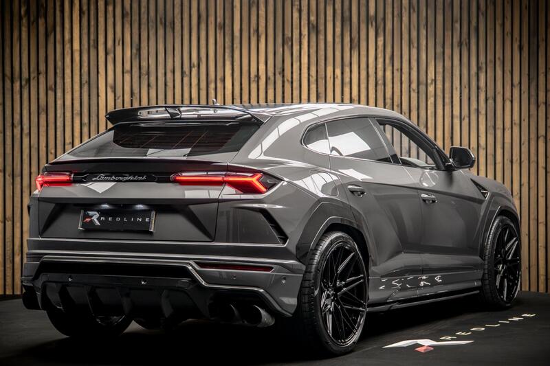 Lamborghini Urus view 3