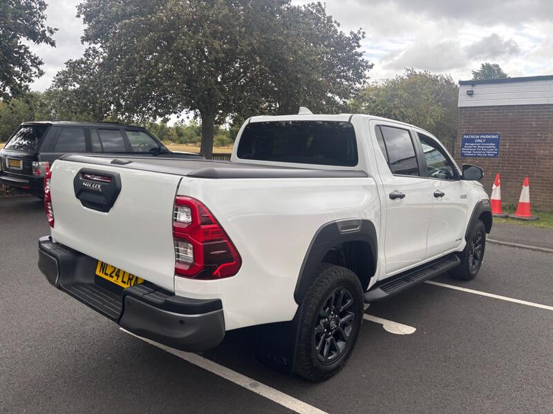 Toyota Hilux view 5