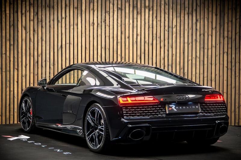 Audi R8 view 3