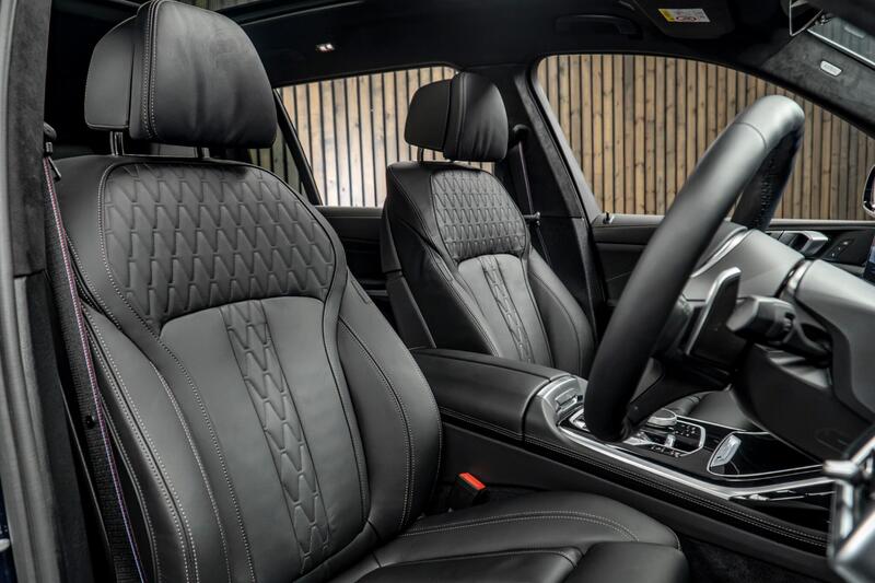 BMW X7 view 2