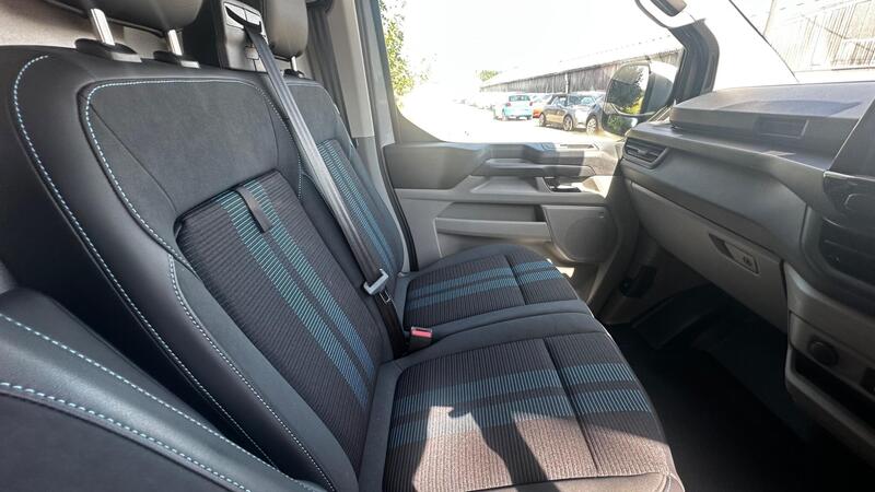2025 Ford E-Transit Custom — photo 23