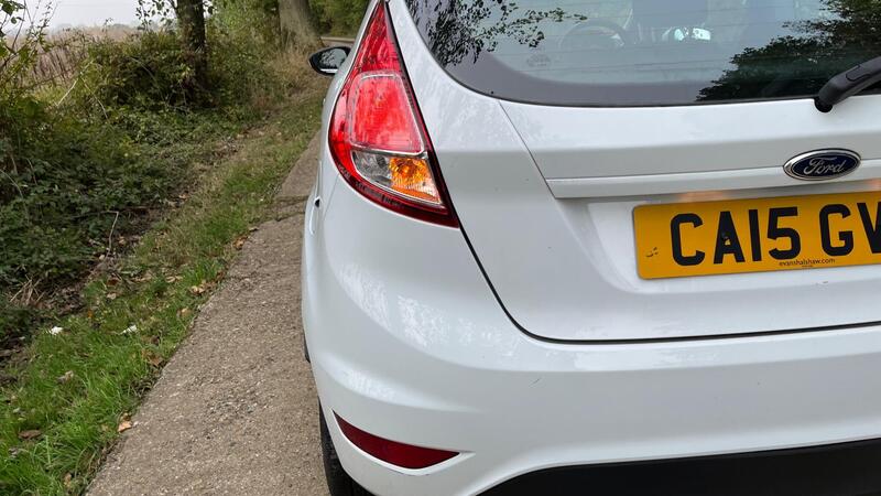2015 Ford Fiesta — photo 20