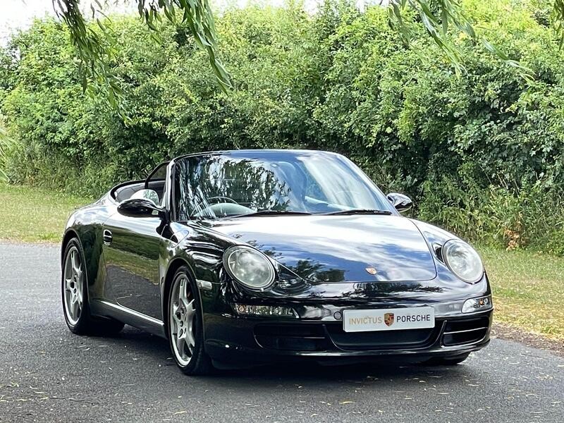 Porsche 911 view 8