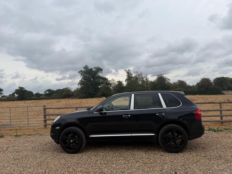 Porsche Cayenne view 3
