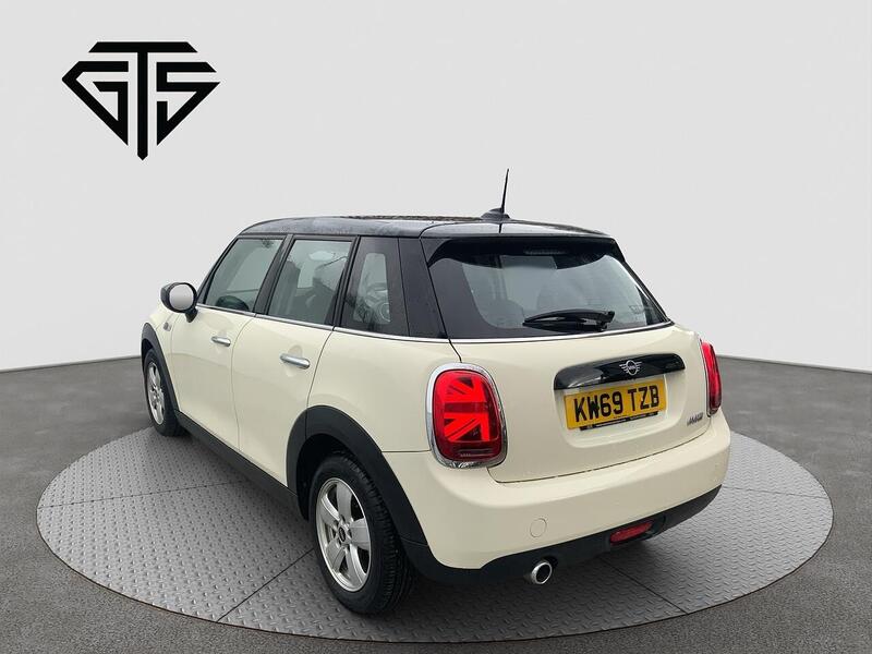 Mini Hatch view 5