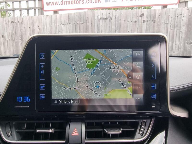 Toyota C-HR view 3