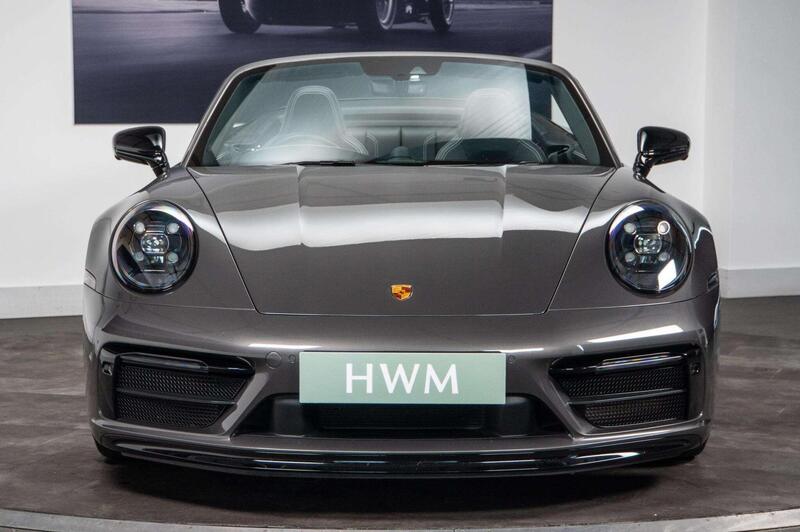 Porsche 911 view 7