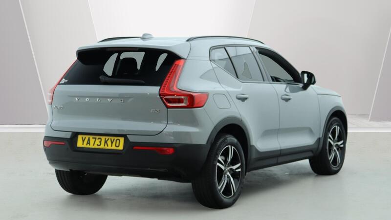 Volvo XC40 view 2