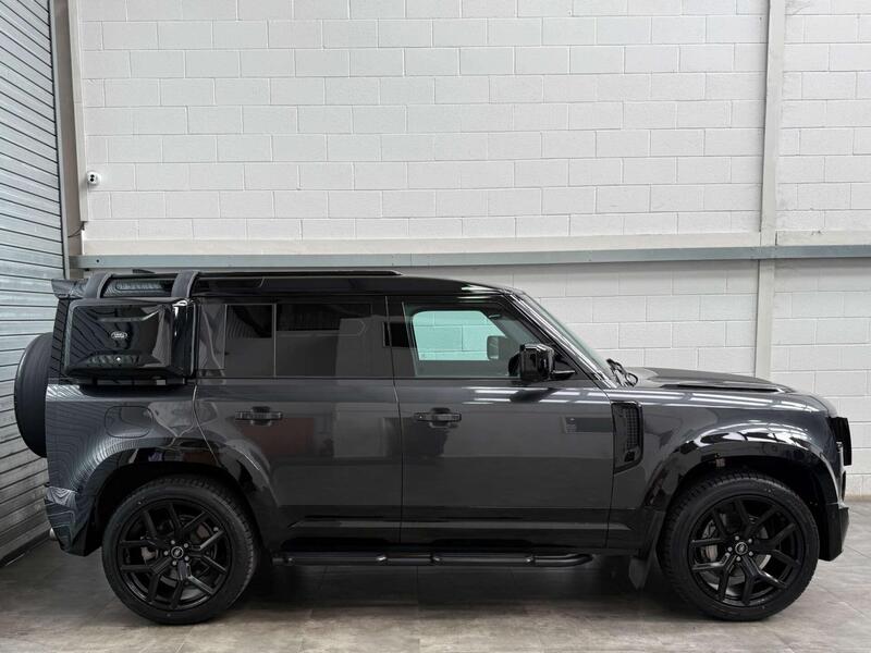 Land Rover Defender view 4