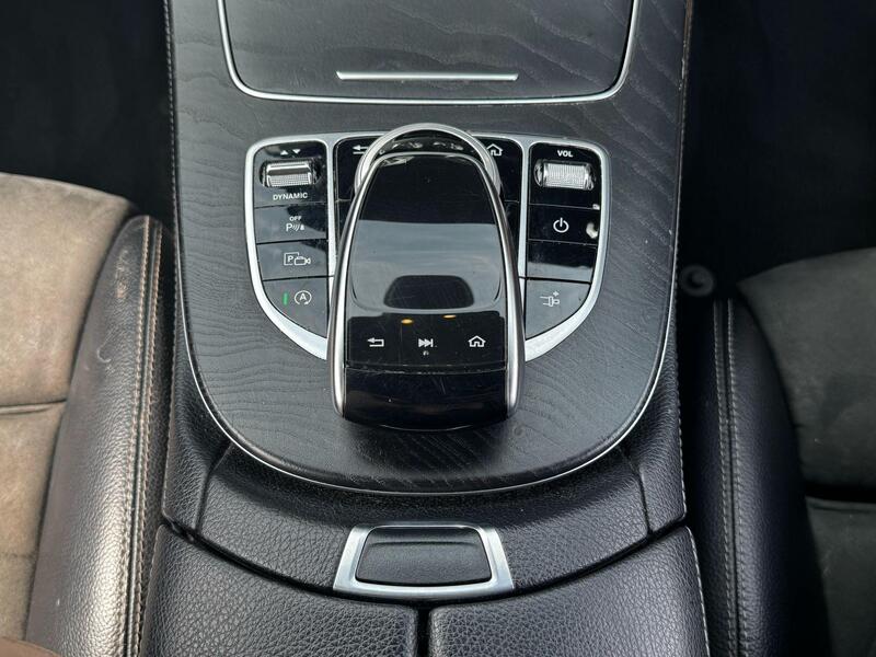 Mercedes-Benz E Class view 4
