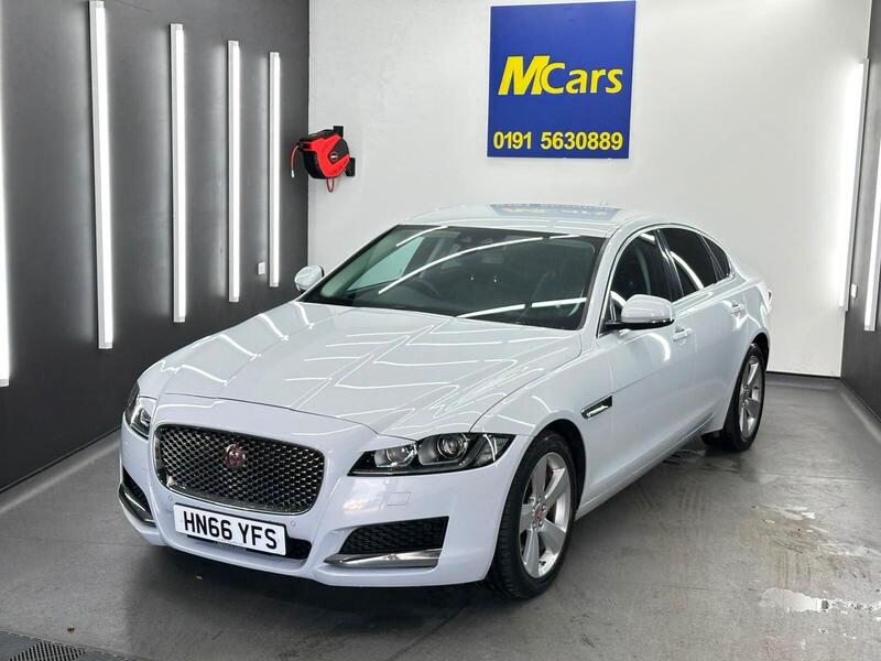 Jaguar XF view 4