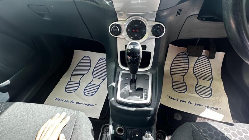 2011 Ford Fiesta — photo 19