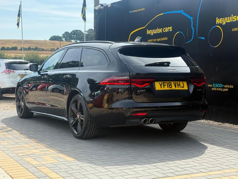 Jaguar XF view 3