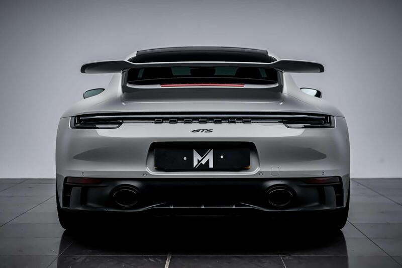 Porsche 911 view 4