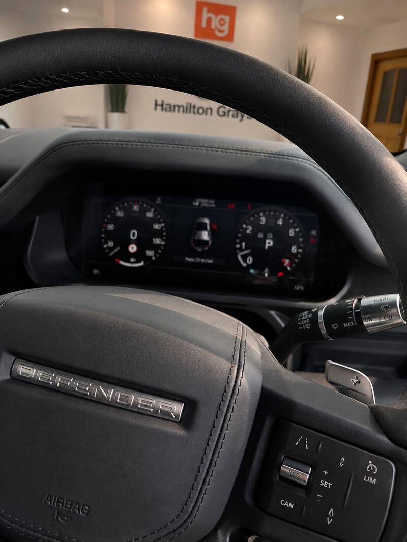 Land Rover Defender 110 view 3