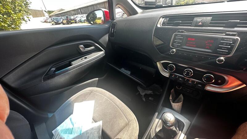 2015 Kia Rio — photo 26