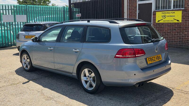 Volkswagen Passat view 4