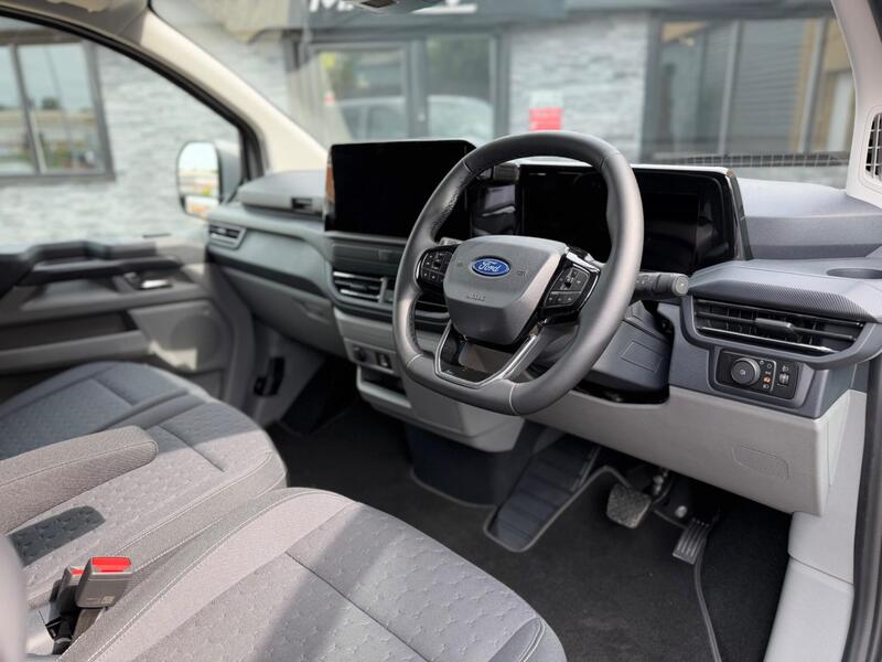 Ford Transit Custom view 3
