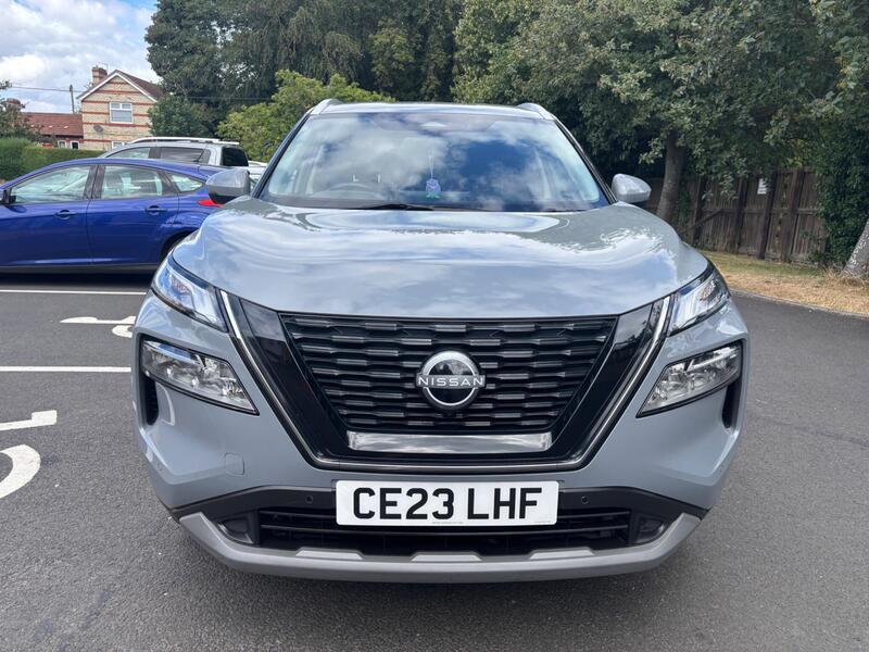 Nissan X-Trail view 2