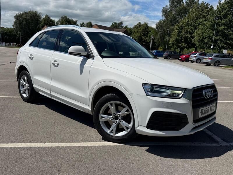 Audi Q3 view 7