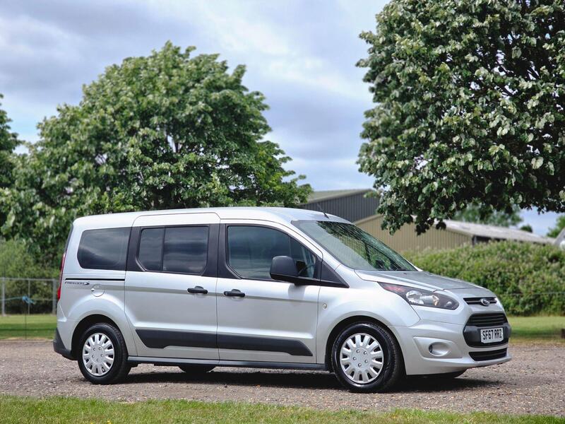 Ford Grand Tourneo Connect view 3