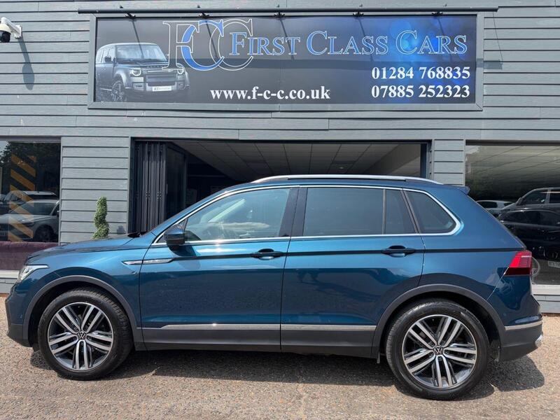 Volkswagen Tiguan view 3