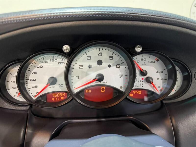 Porsche 911 view 7