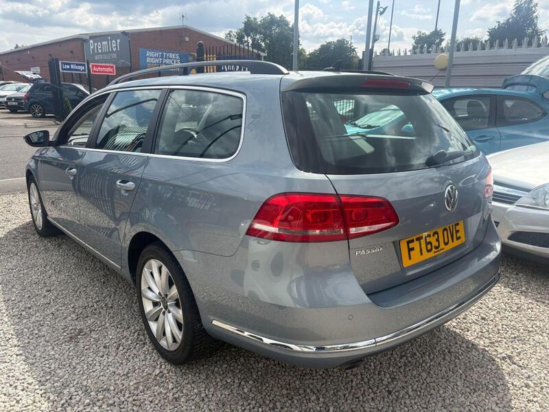 Volkswagen Passat view 4