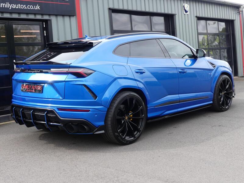 Lamborghini Urus view 7