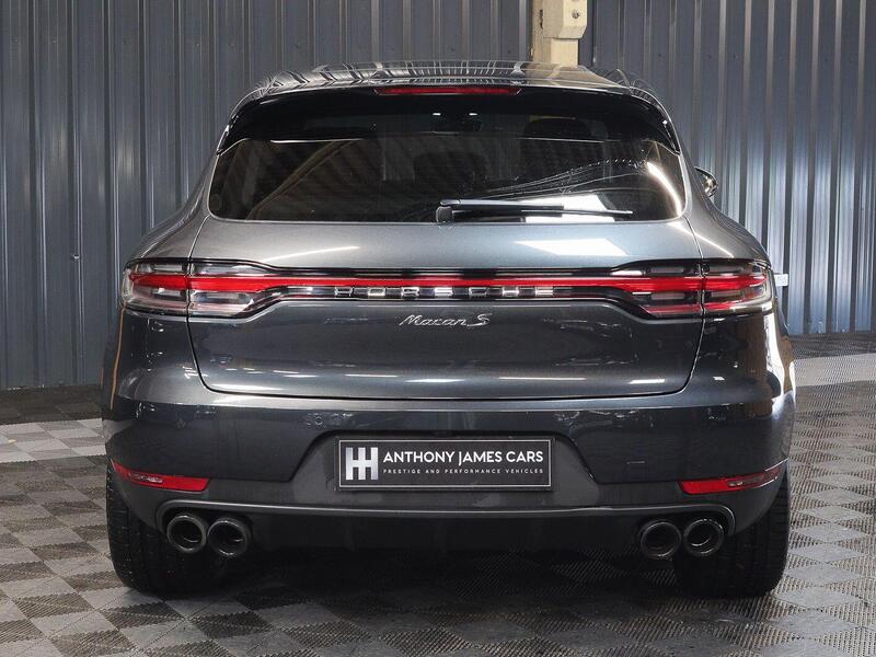 Porsche Macan view 13